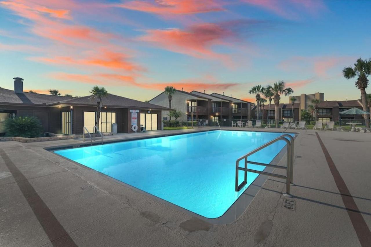 Experience Starlit Nights From Beach Happy'S Balcony Overlooking The Community Pool At Beachwalk Villa Panama City Beach Eksteriør bilde