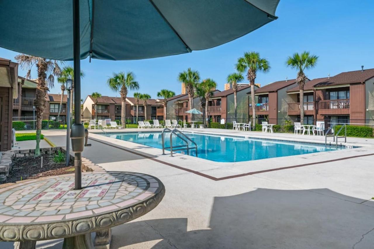 Experience Starlit Nights From Beach Happy'S Balcony Overlooking The Community Pool At Beachwalk Villa Panama City Beach Eksteriør bilde