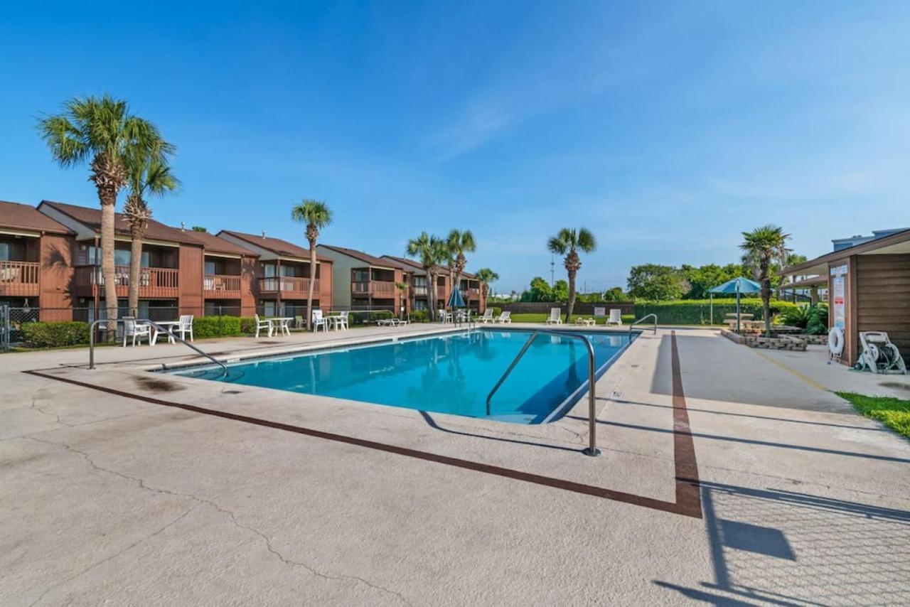 Experience Starlit Nights From Beach Happy'S Balcony Overlooking The Community Pool At Beachwalk Villa Panama City Beach Eksteriør bilde